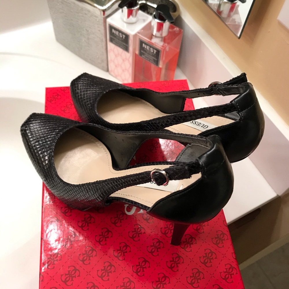 Guess Pumps - Picture 2 of 6